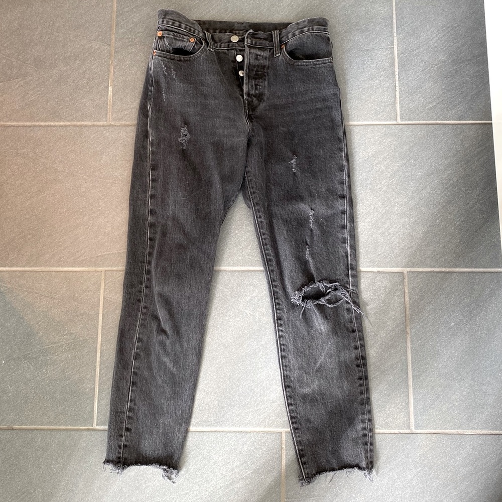 Levi’s distressed vintage black cropped denim